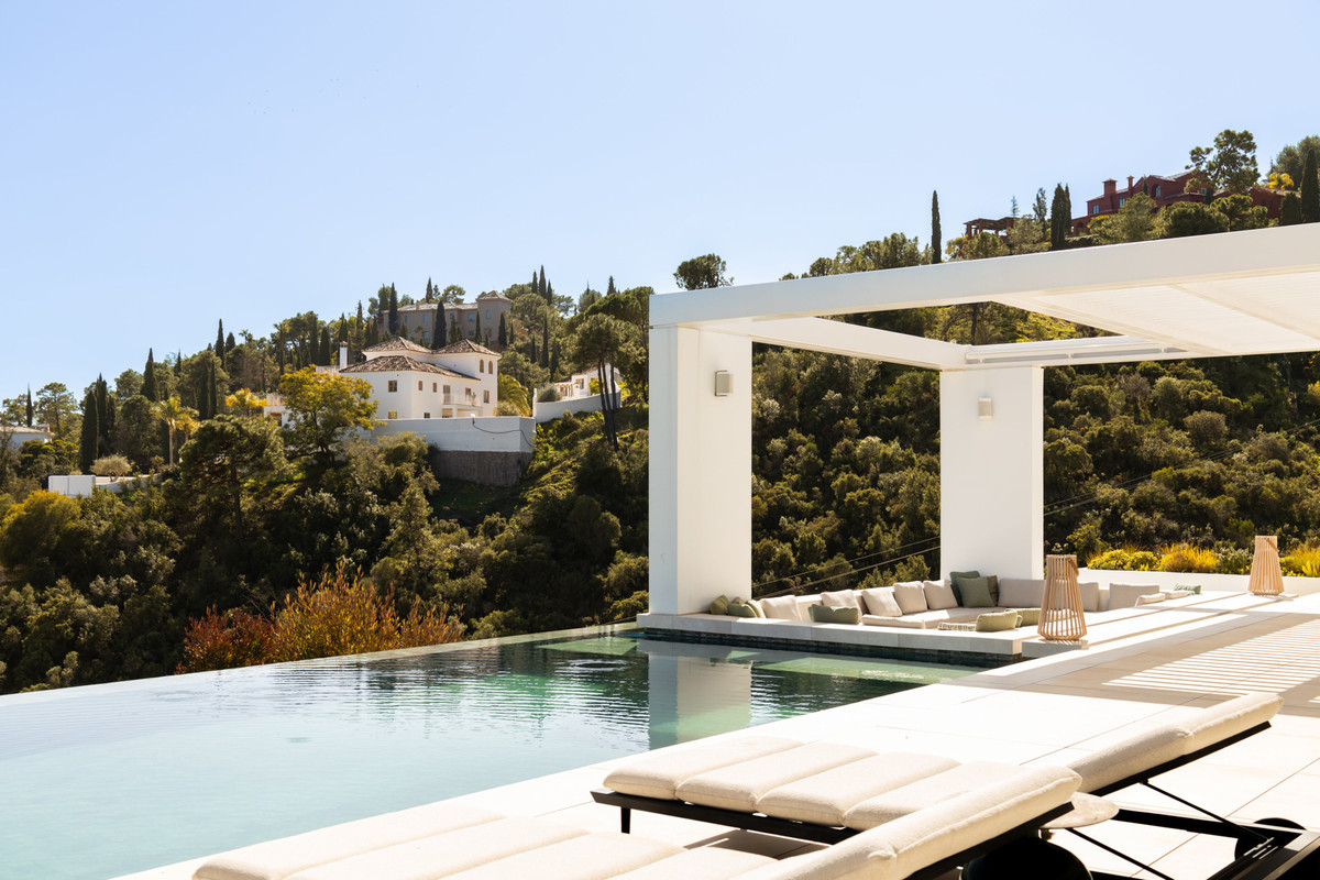 7 Bedroom Villa for Sale in El Madroñal — 9