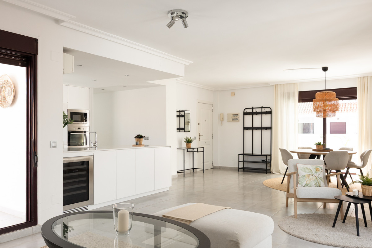 4 Bedroom Apartment for Sale in Nueva Andalucía — 4