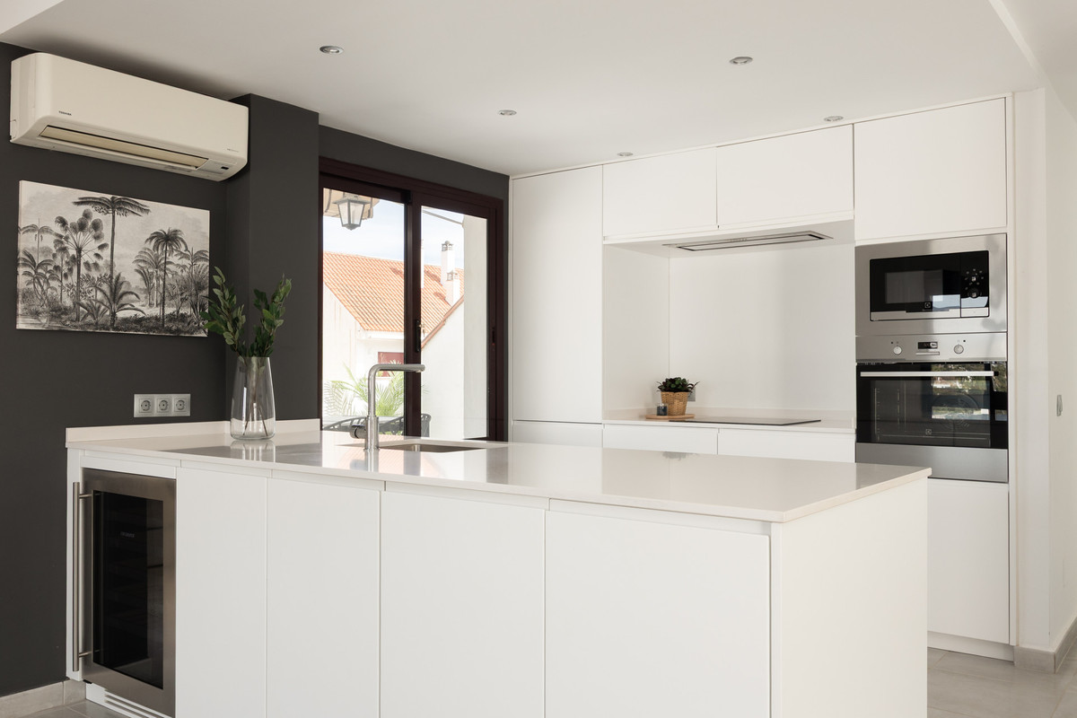 4 Bedroom Apartment for Sale in Nueva Andalucía — 6