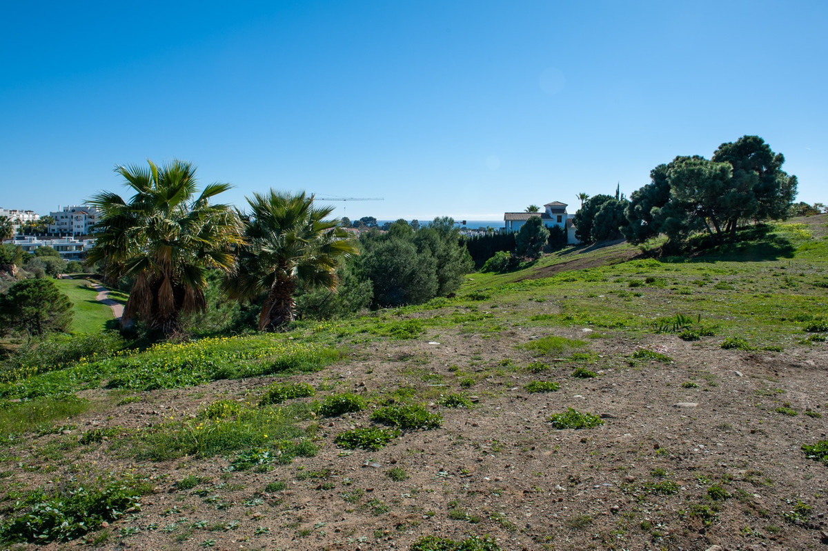 Plot for Sale in New Golden Mile