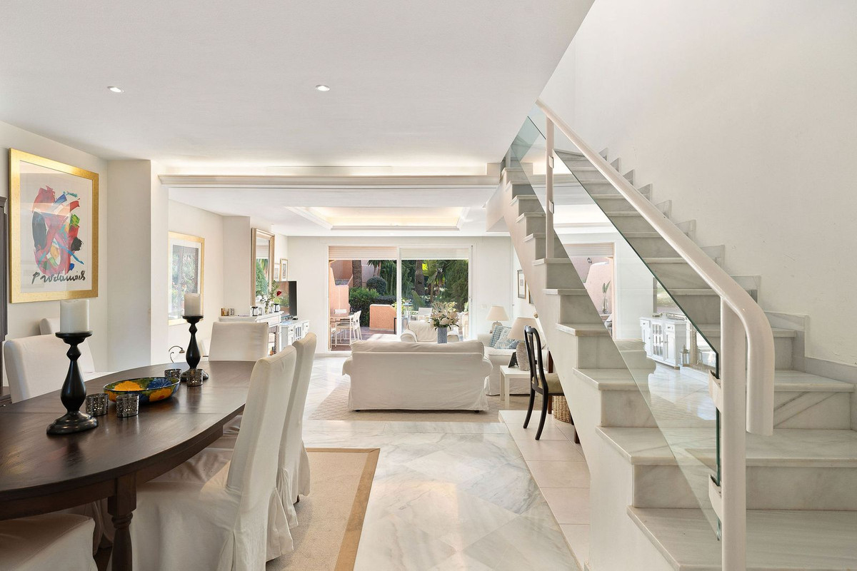 3 Bedroom Villa for Sale in Nueva Andalucía — 2