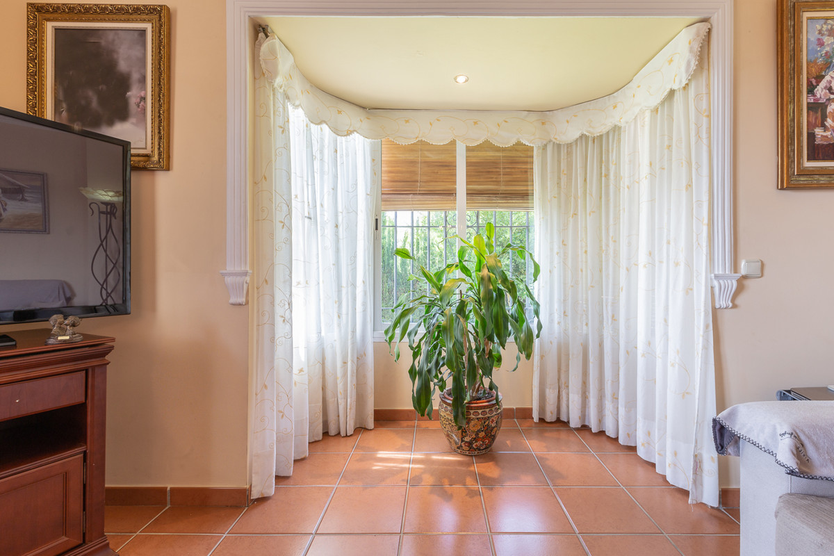 4 Bedroom Villa for Sale in Marbella — view 10