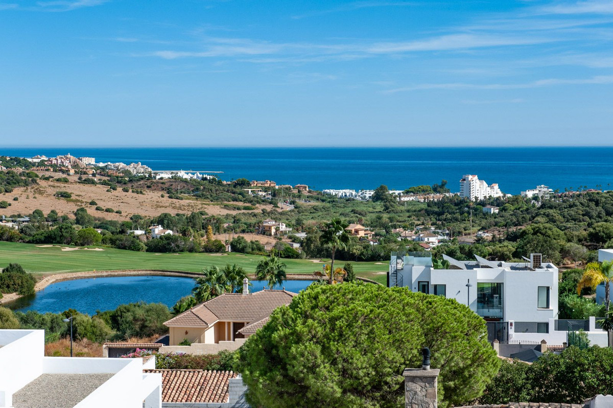 2 Bedroom Apartment for Sale in Estepona