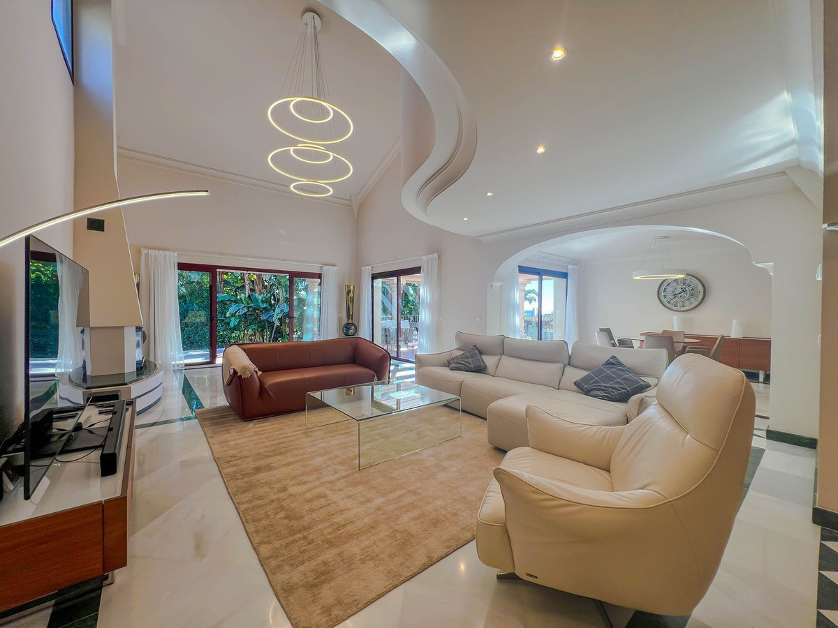 5 Bedroom Villa for Sale in Los Flamingos