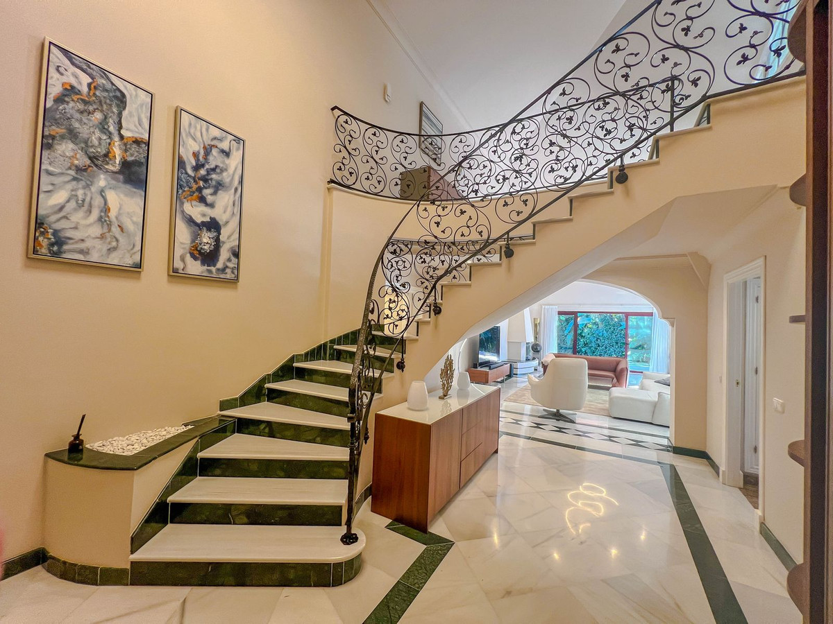 5 Bedroom Villa for Sale in Los Flamingos — view 10