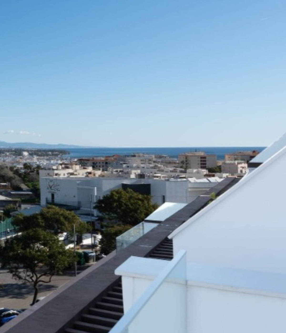 3 Bedroom Apartment for Sale in Estepona — 2