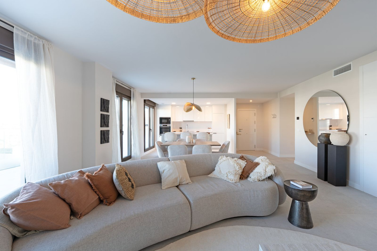 3 Bedroom Apartment for Sale in Estepona — 3