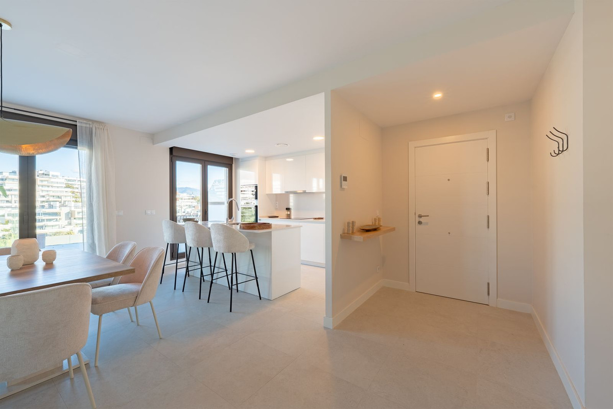 3 Bedroom Apartment for Sale in Estepona — view 10