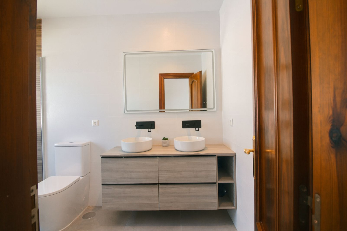 4 Bedroom Villa for Sale in El Paraiso — 3