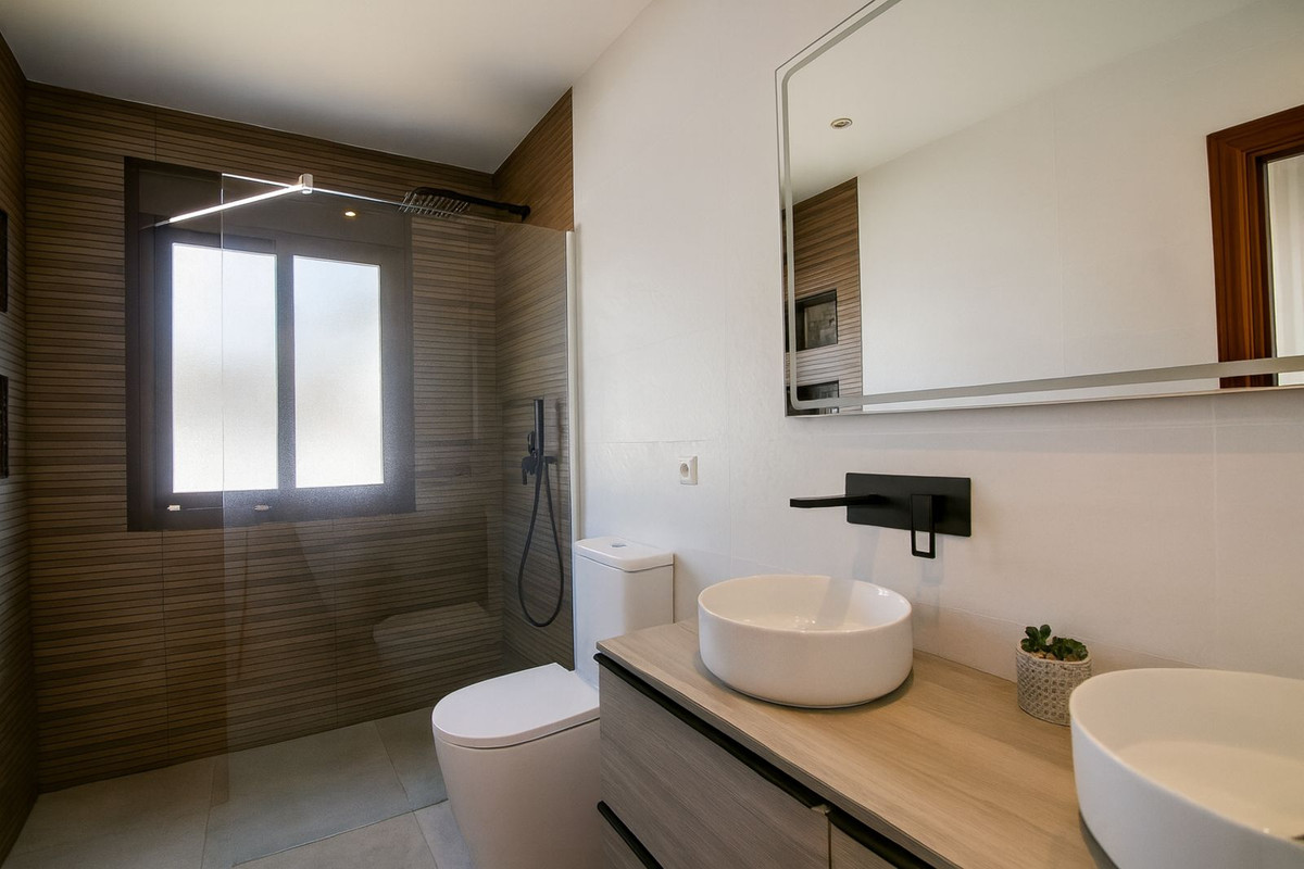 4 Bedroom Villa for Sale in El Paraiso — 4