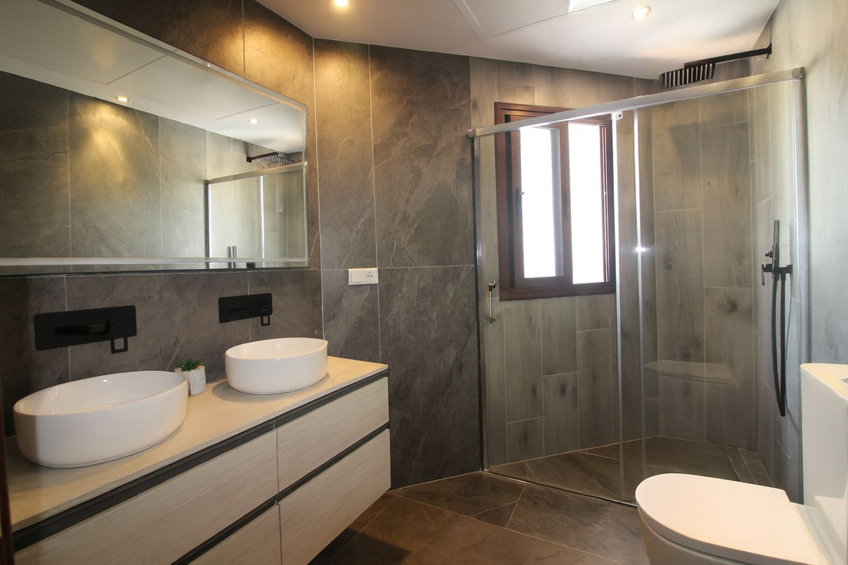 4 Bedroom Villa for Sale in El Paraiso — 5