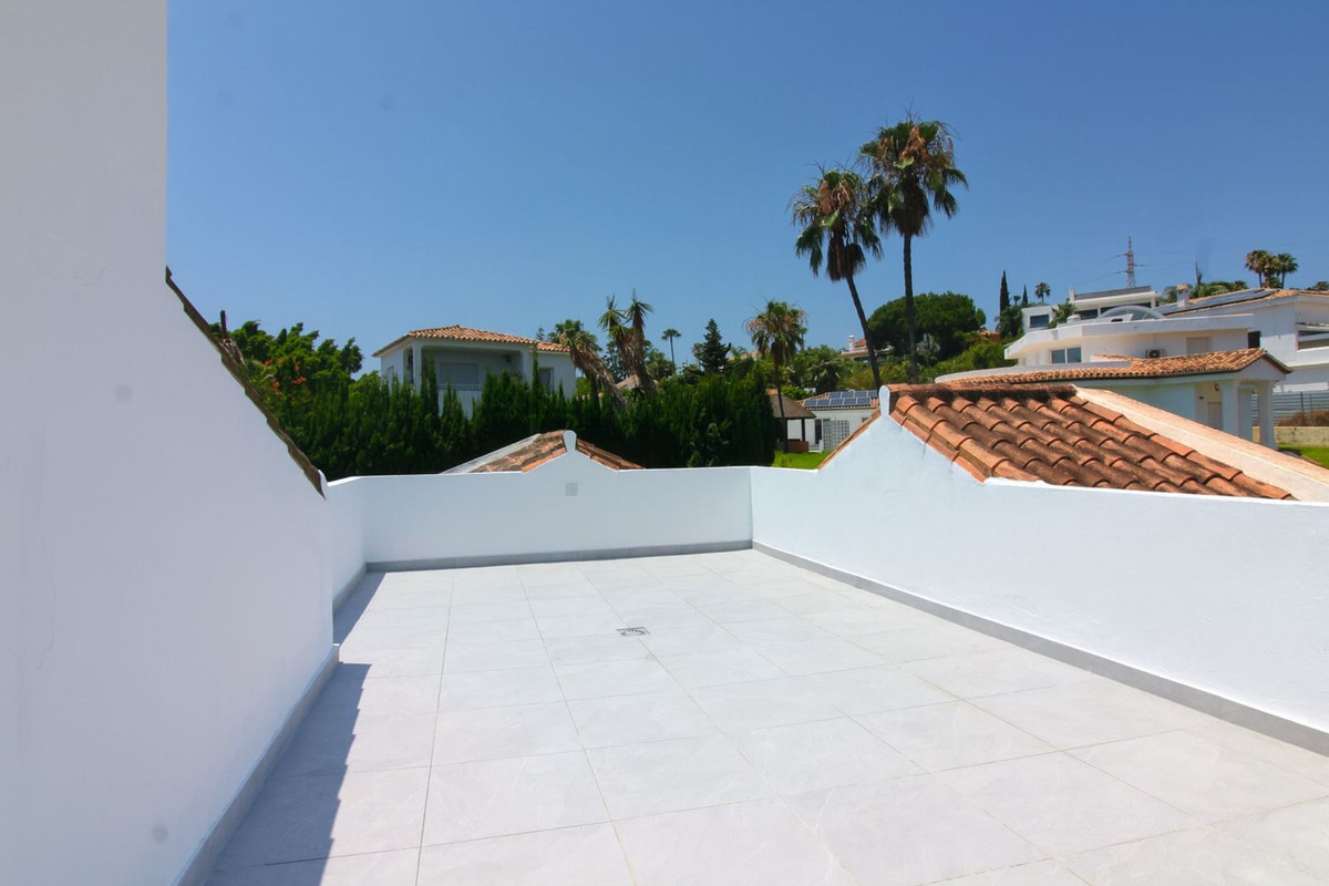 4 Bedroom Villa for Sale in El Paraiso — 7
