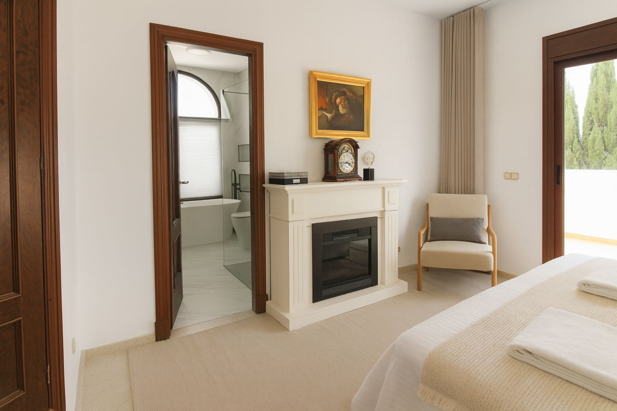 4 Bedroom Villa for Sale in El Paraiso — 8