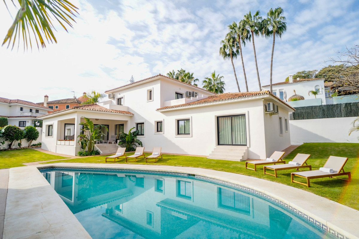6 Bedroom Villa for Sale in Marbella — 2