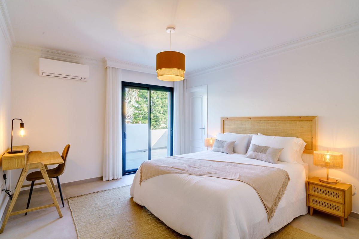 6 Bedroom Villa for Sale in Marbella — 6