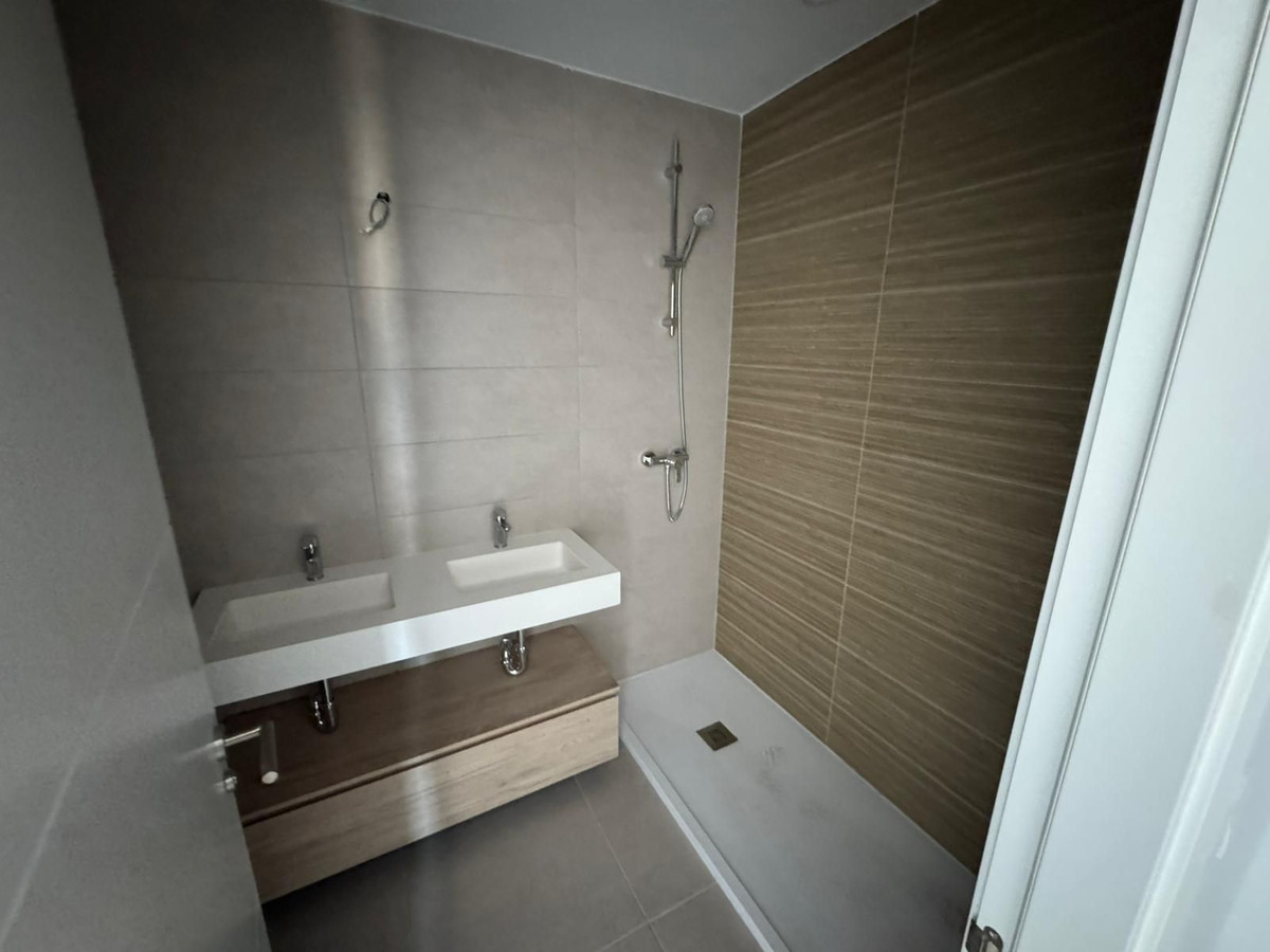 2 Bedroom Apartment for Sale in Estepona — 9