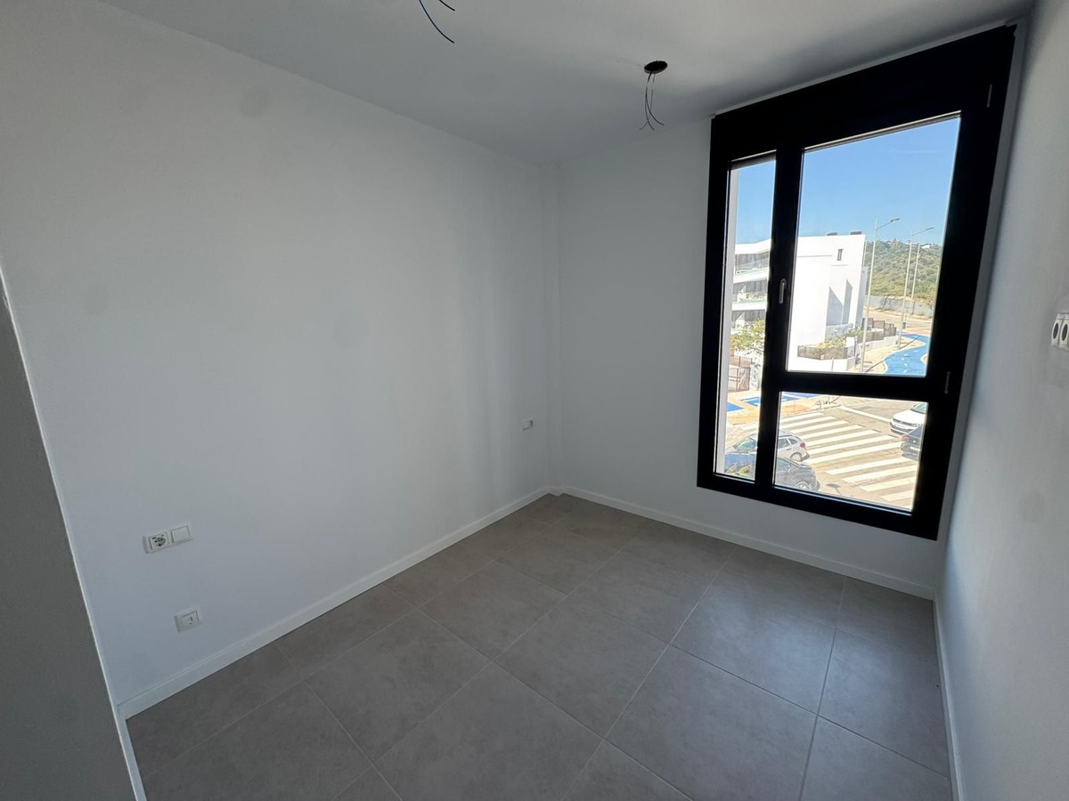 2 Bedroom Apartment for Sale in Estepona — view 10