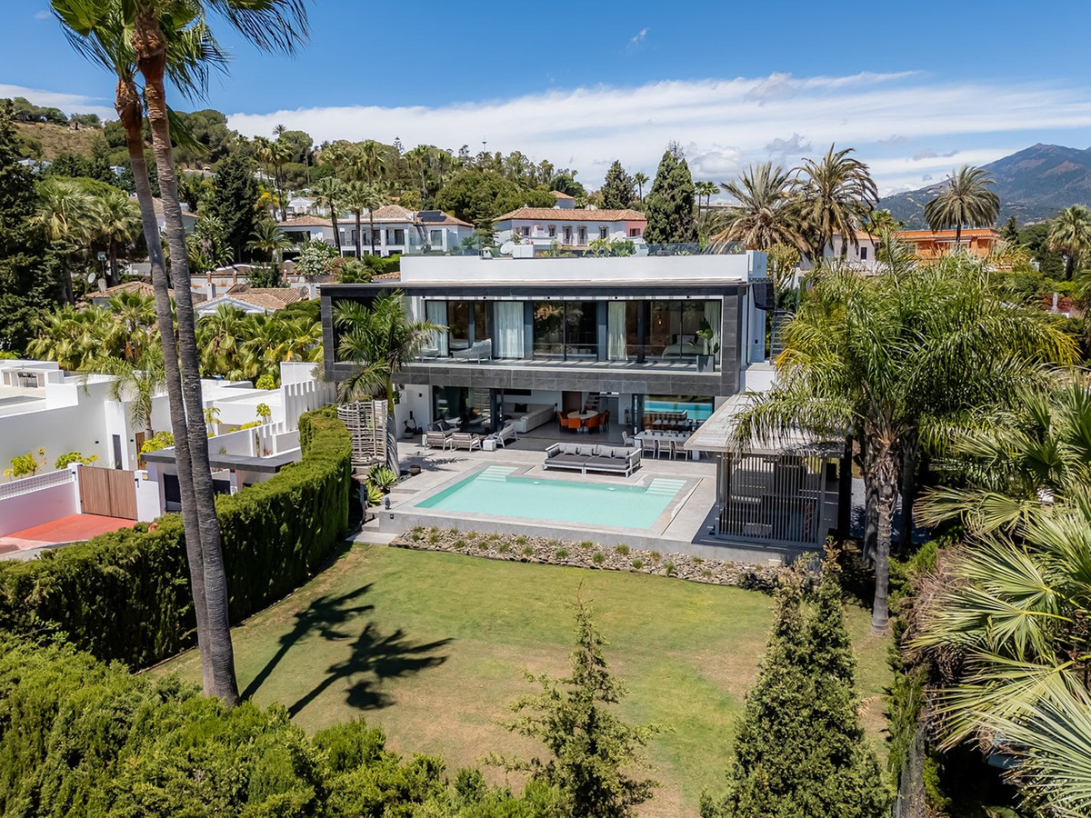 4 Bedroom Villa for Sale in Nueva Andalucía — 3