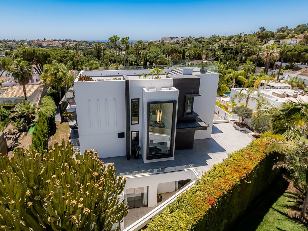 4 Bedroom Villa for Sale in Nueva Andalucía — 5