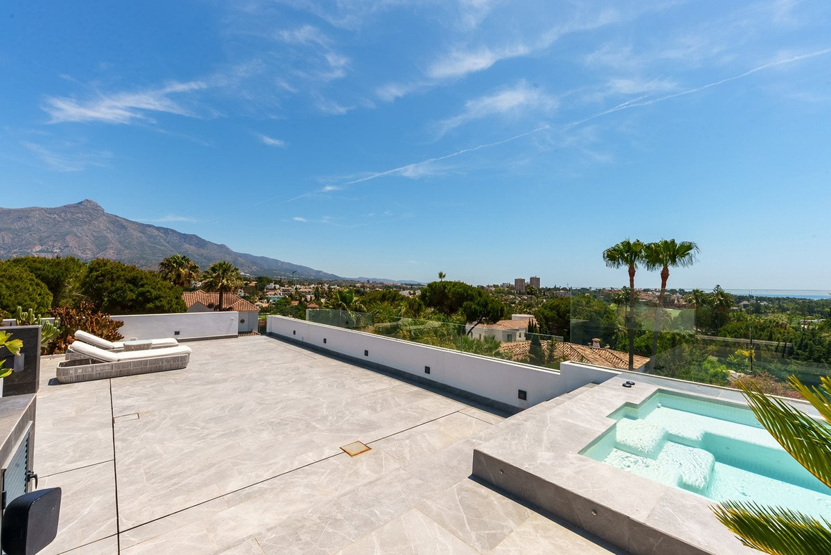 4 Bedroom Villa for Sale in Nueva Andalucía — 6