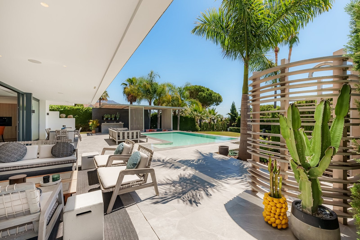 4 Bedroom Villa for Sale in Nueva Andalucía — 8