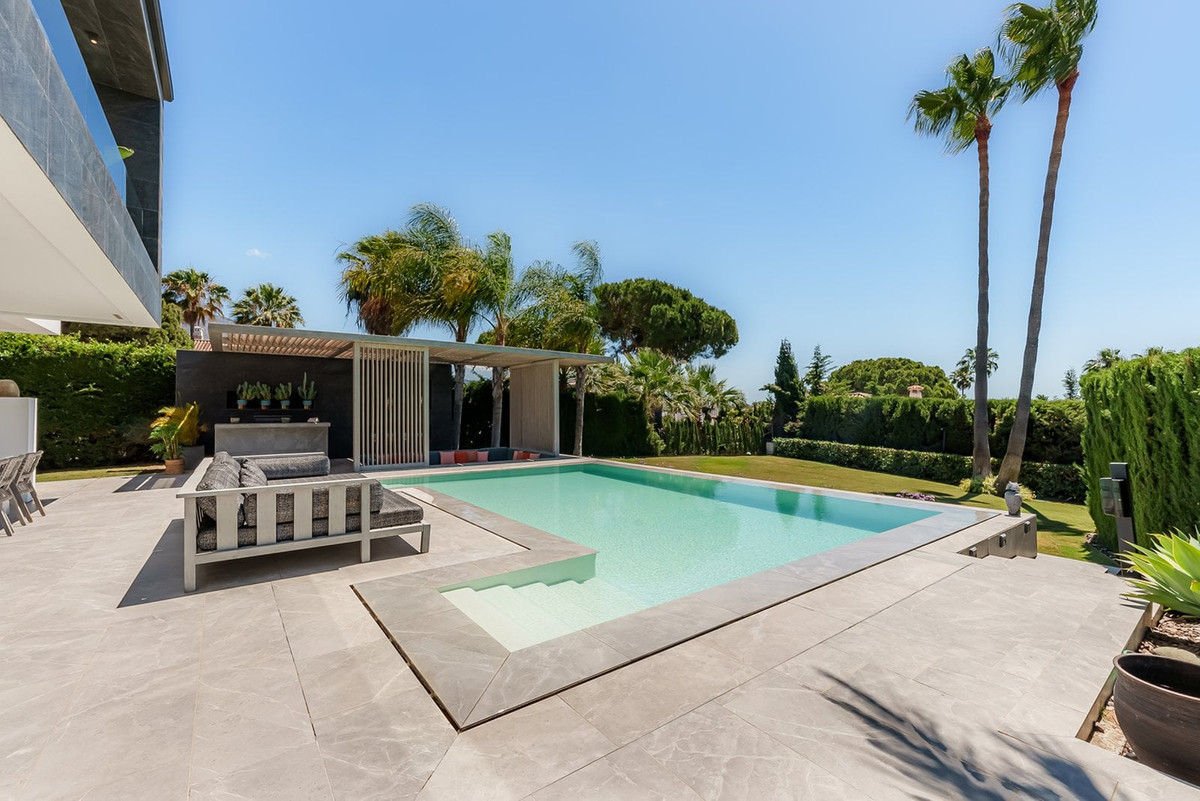 4 Bedroom Villa for Sale in Nueva Andalucía — 9