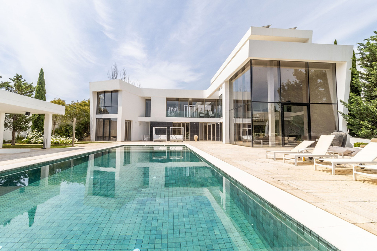6 Bedroom Villa for Sale in Benahavís