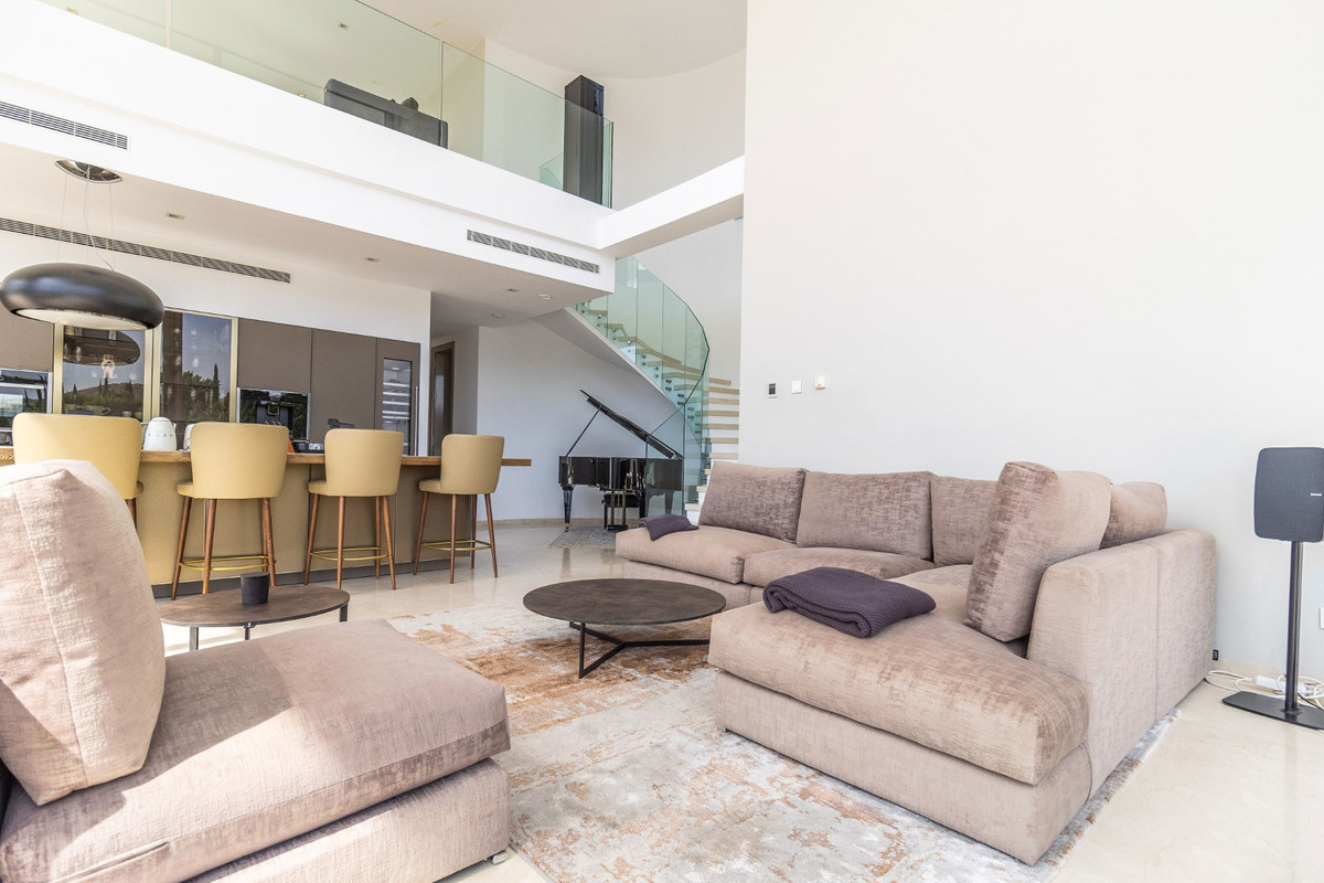 6 Bedroom Villa for Sale in Benahavís — 3