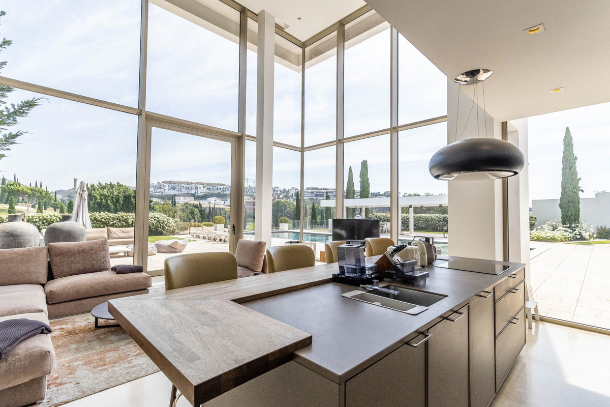 6 Bedroom Villa for Sale in Benahavís — 4