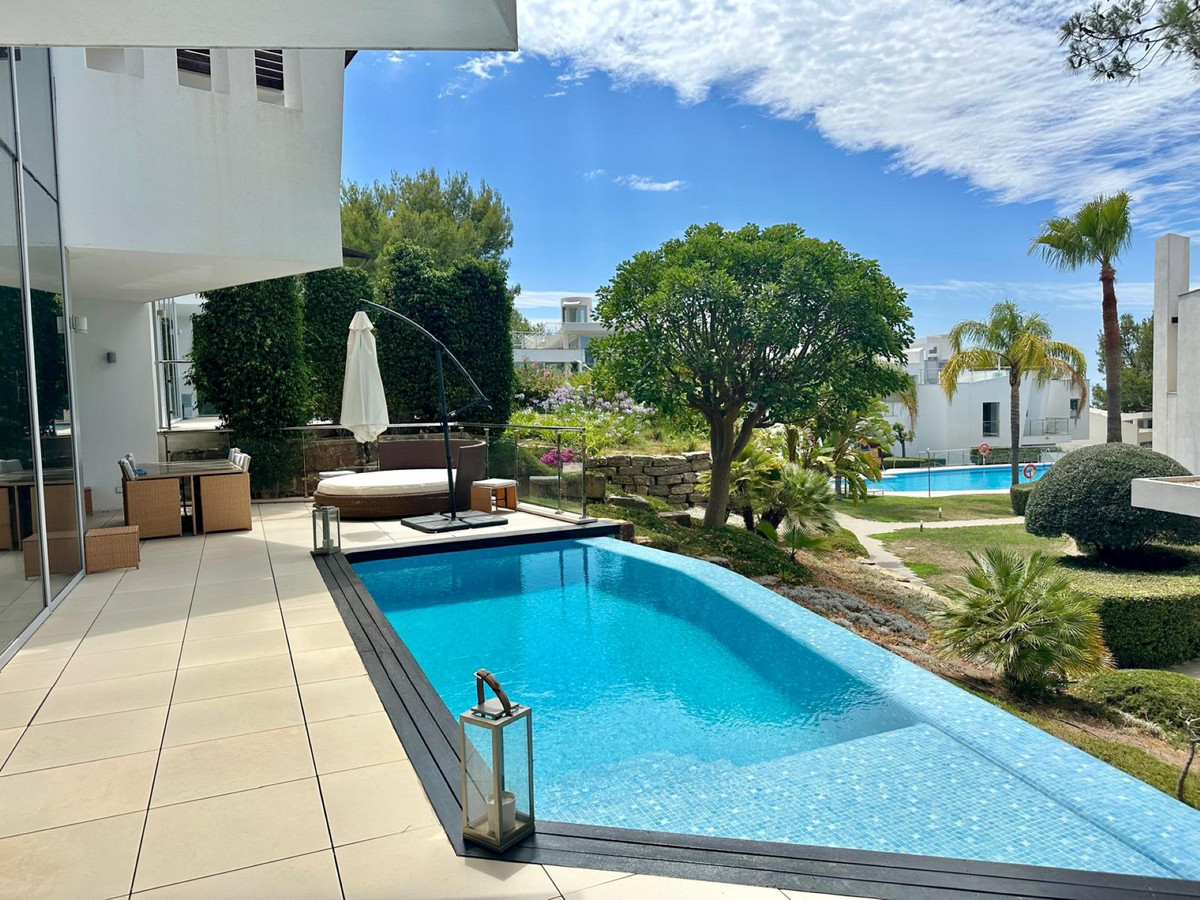 5 Bedroom Villa for Sale in The Golden Mile