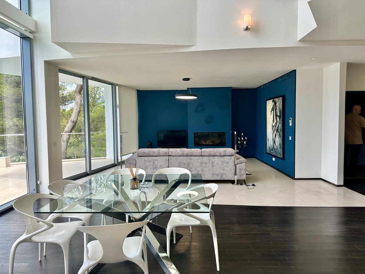 5 Bedroom Villa for Sale in The Golden Mile — 3