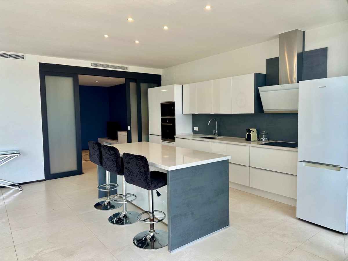 5 Bedroom Villa for Sale in The Golden Mile — 7
