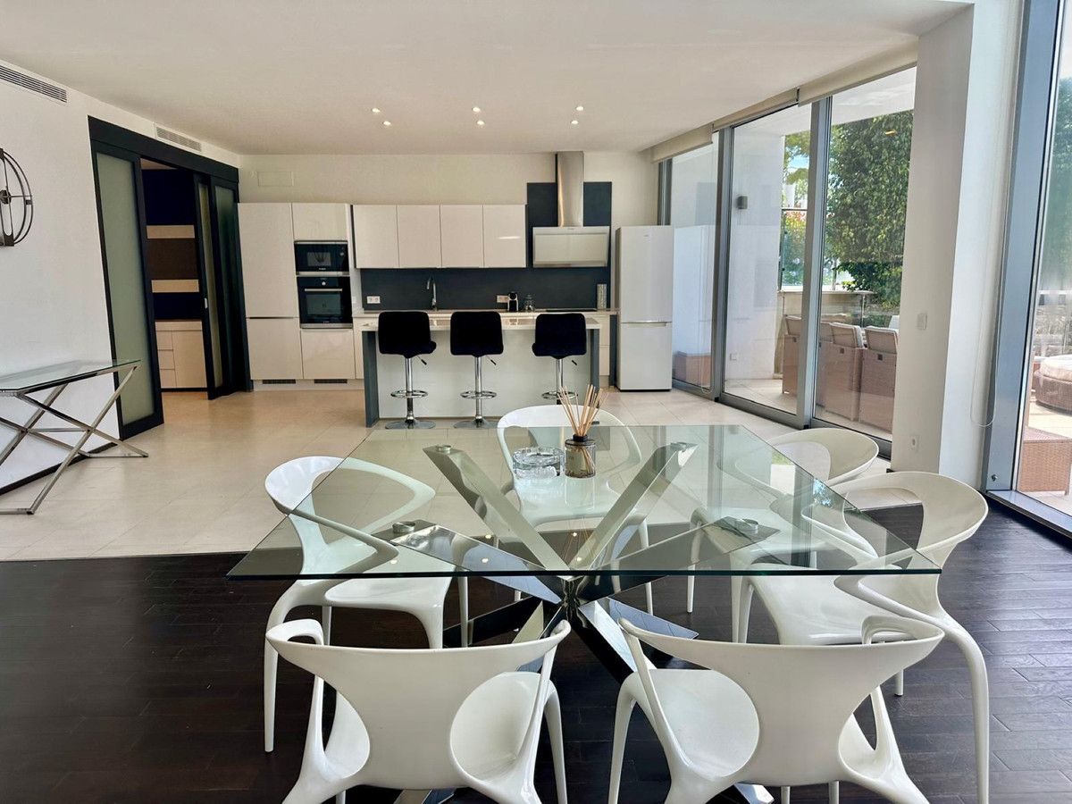 5 Bedroom Villa for Sale in The Golden Mile — 9