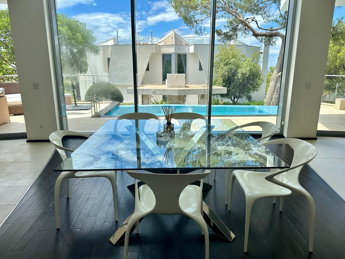 5 Bedroom Villa for Sale in The Golden Mile — view 10