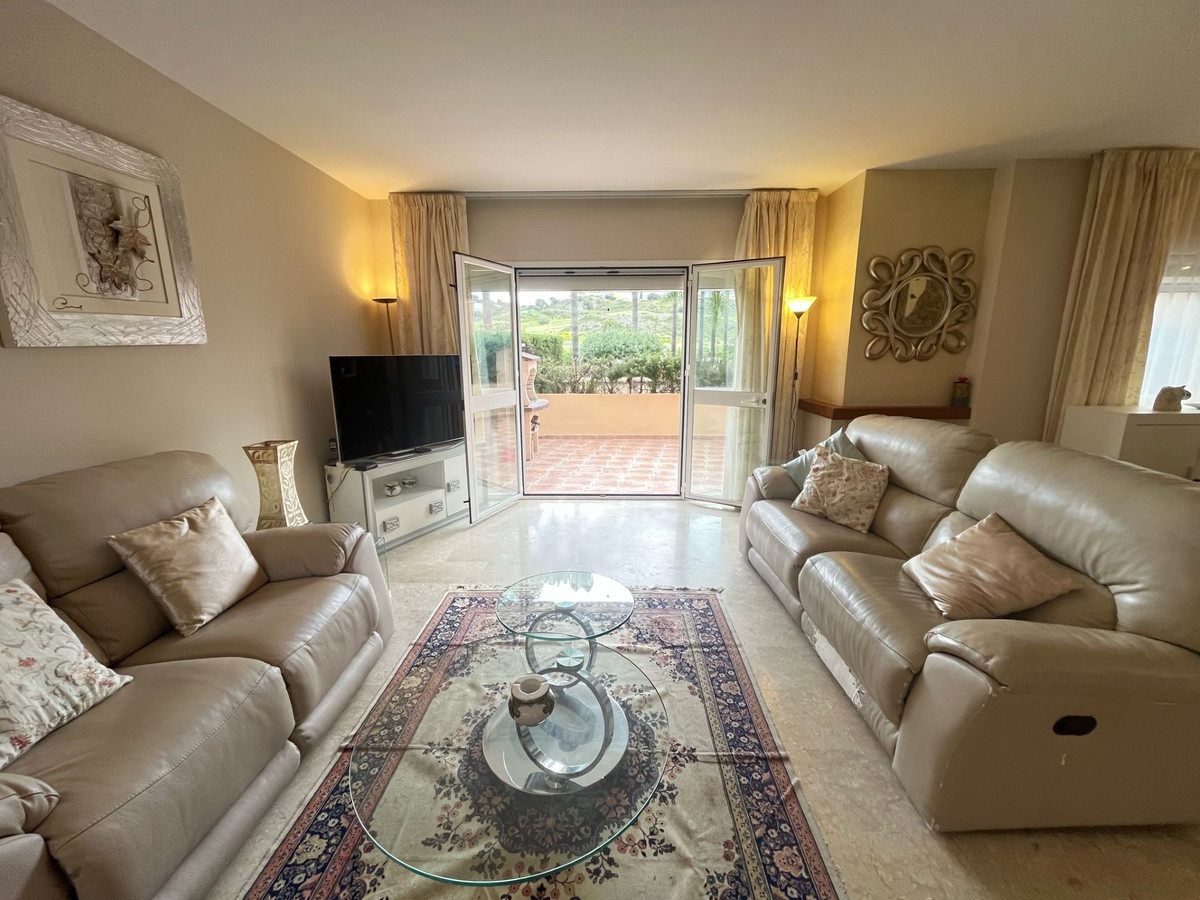4 Bedroom Villa for Sale in Nueva Andalucía — 2