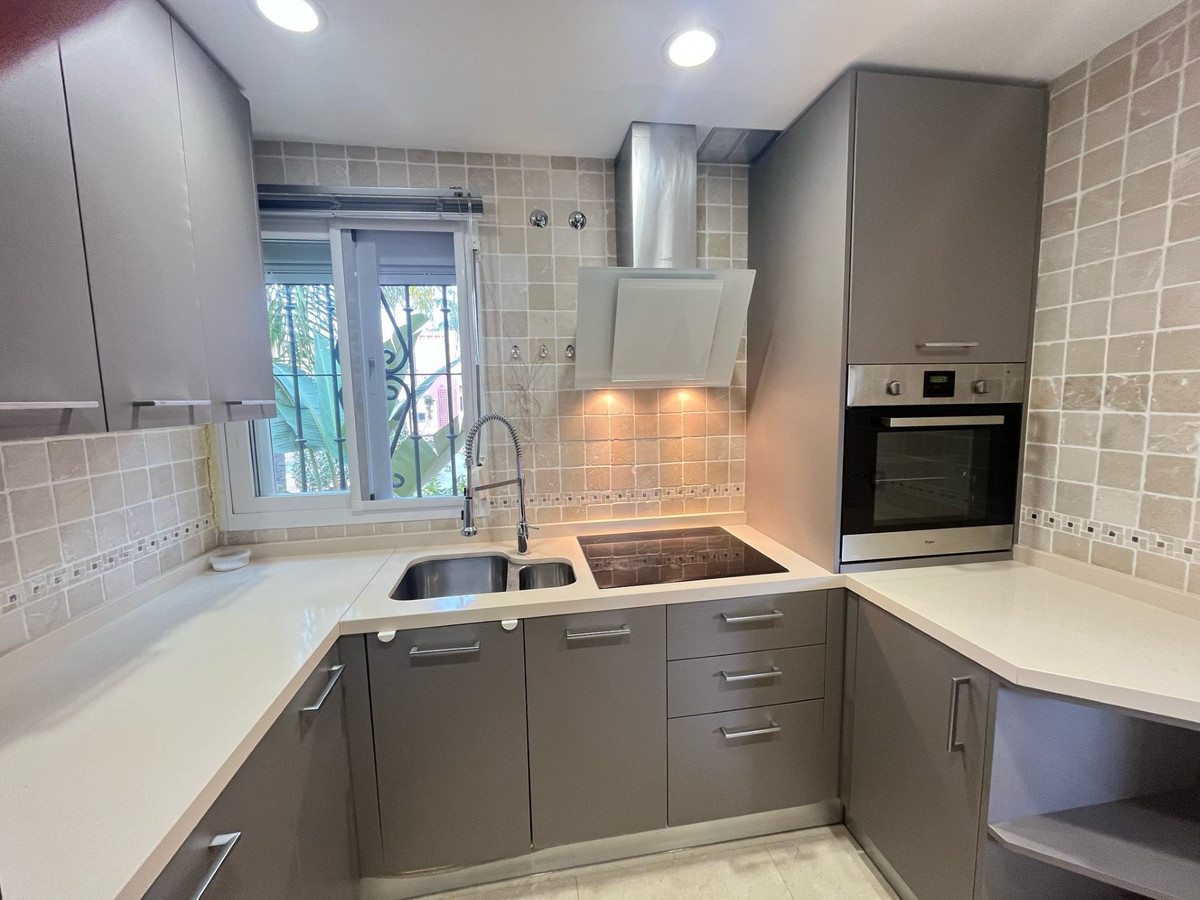 4 Bedroom Villa for Sale in Nueva Andalucía — 4