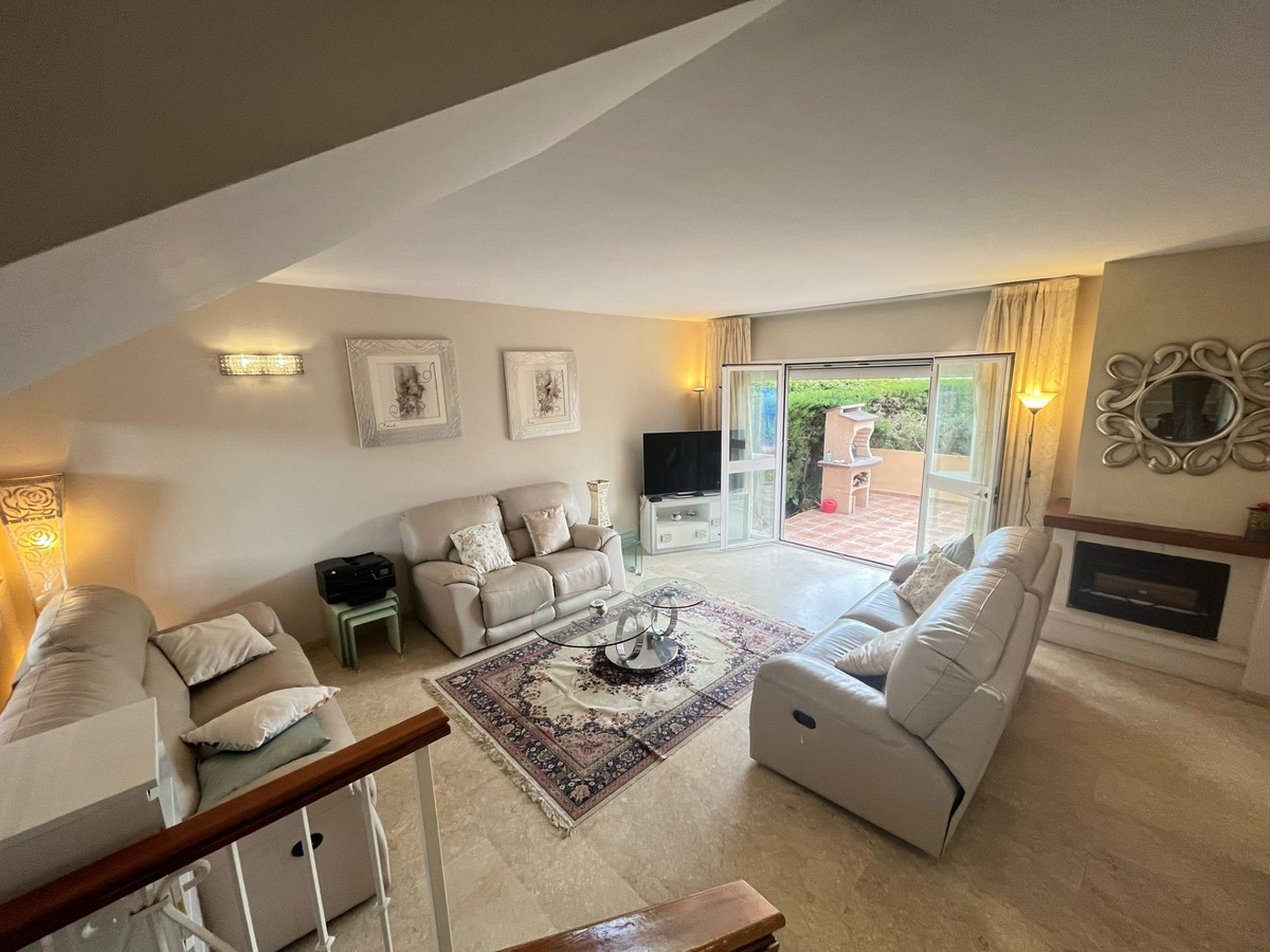 4 Bedroom Villa for Sale in Nueva Andalucía — 6