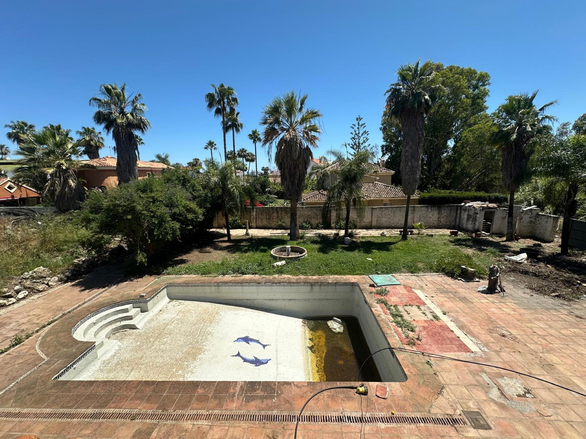 7 Bedroom Villa for Sale in Nueva Andalucía — 2