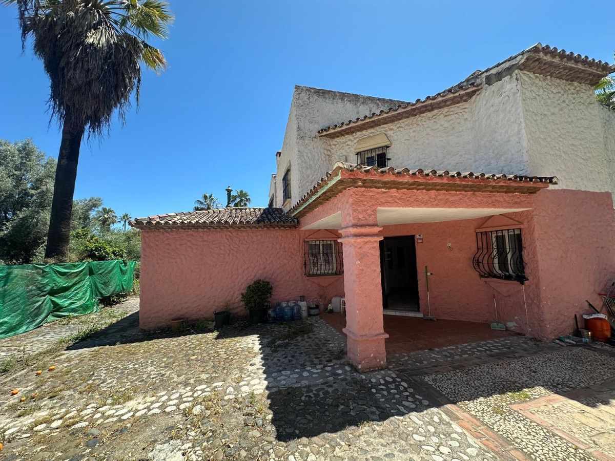 7 Bedroom Villa for Sale in Nueva Andalucía — 3