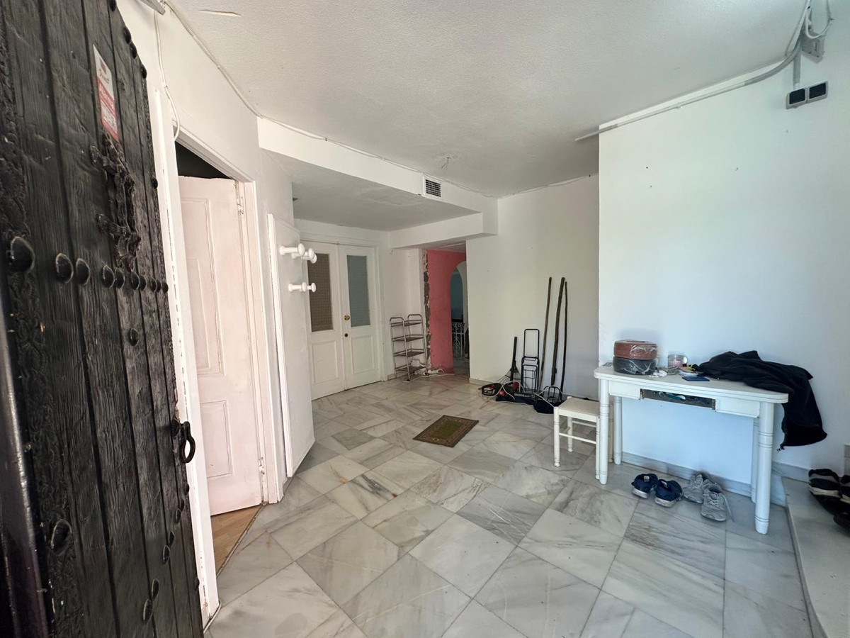 7 Bedroom Villa for Sale in Nueva Andalucía — 7
