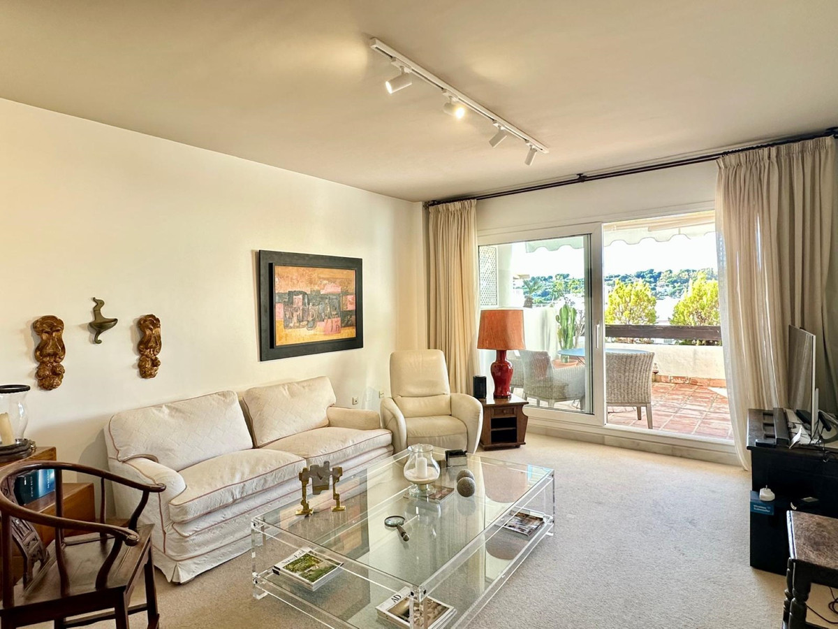2 Bedroom Apartment for Sale in Nueva Andalucía — 2