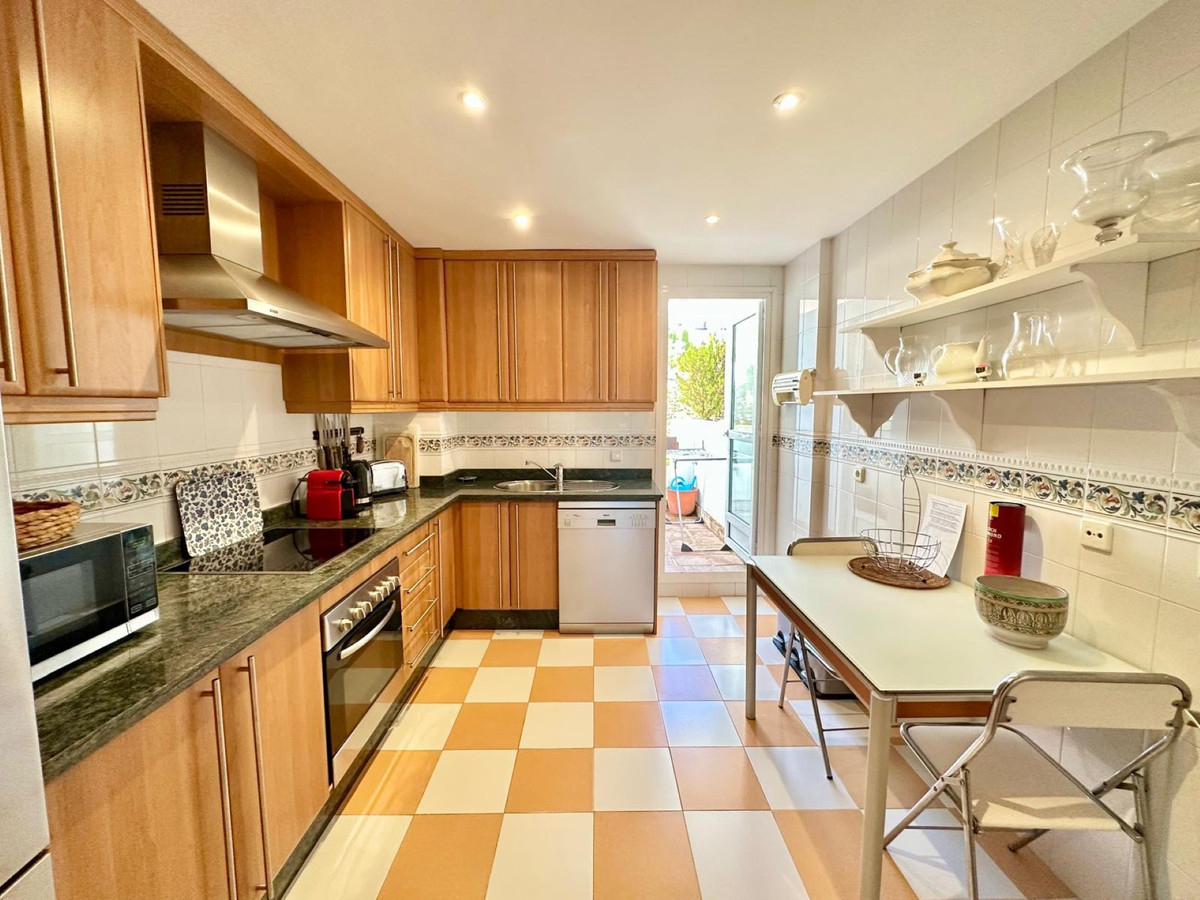2 Bedroom Apartment for Sale in Nueva Andalucía — 3
