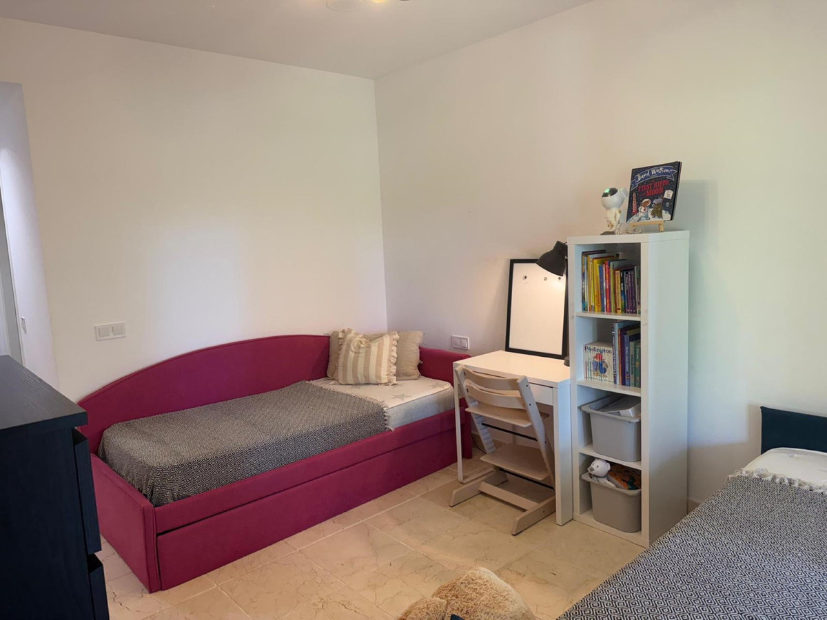 2 Bedroom Apartment for Sale in Estepona — 9