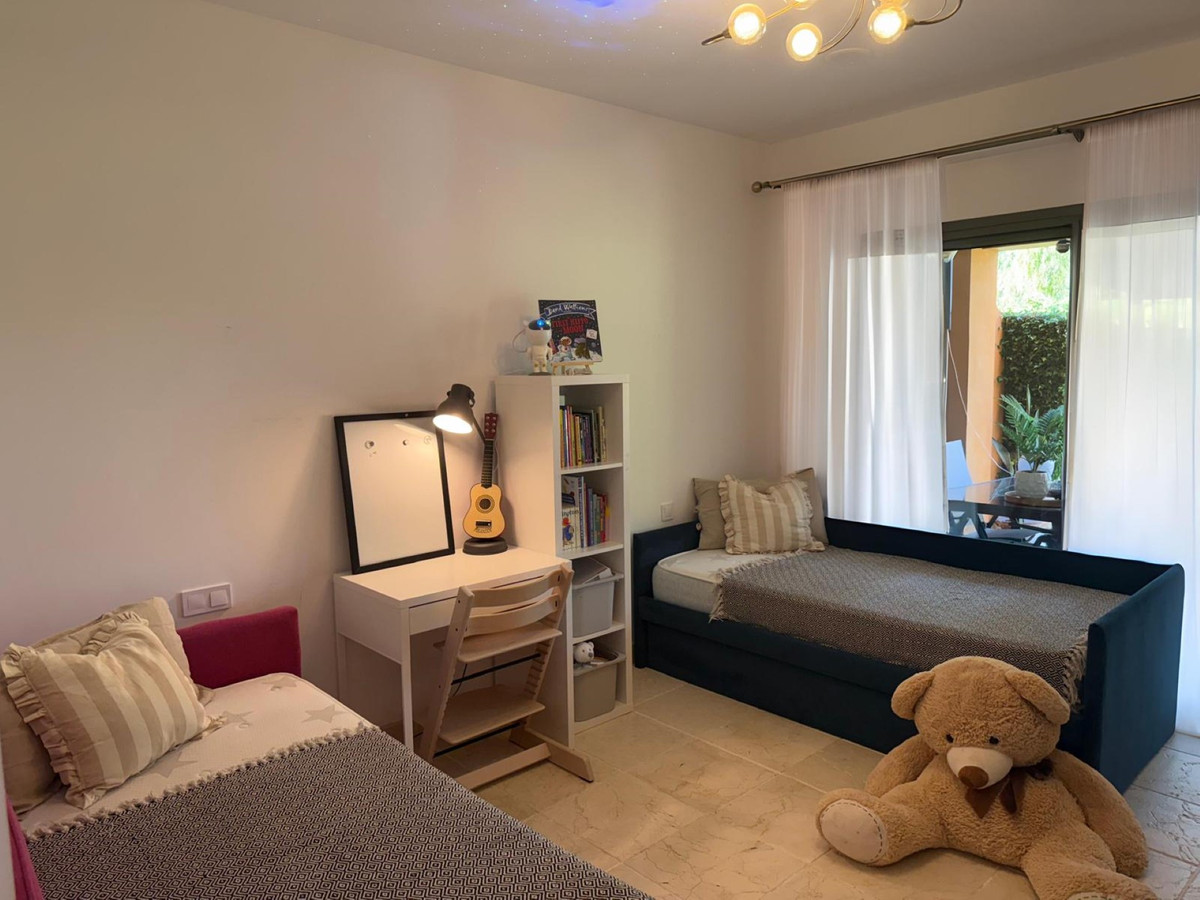 2 Bedroom Apartment for Sale in Estepona — view 10