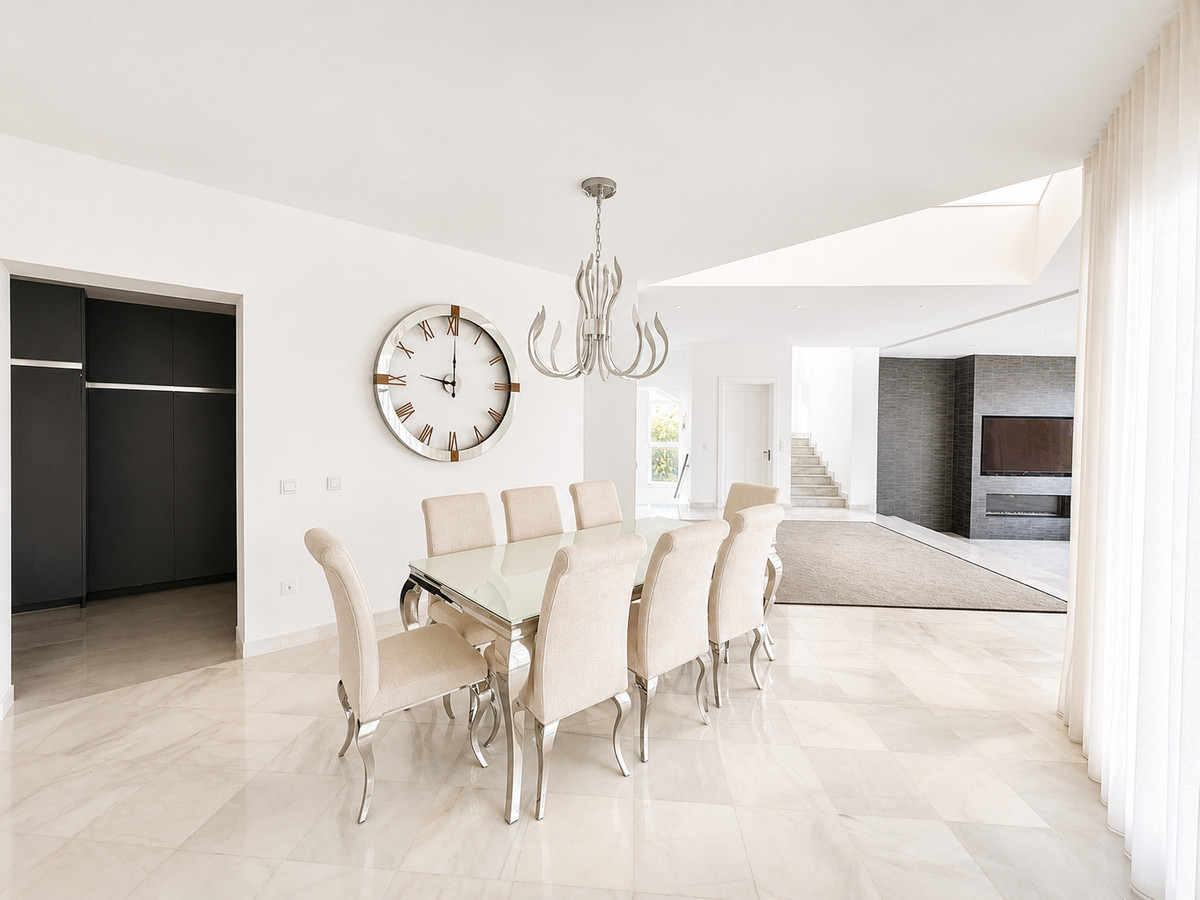 4 Bedroom Villa for Sale in Benahavís — 3