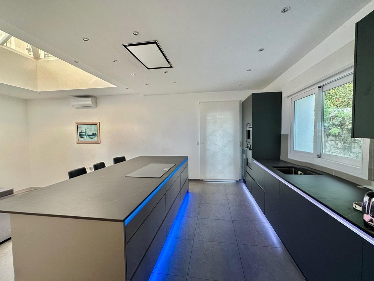 4 Bedroom Villa for Sale in Benahavís — 5