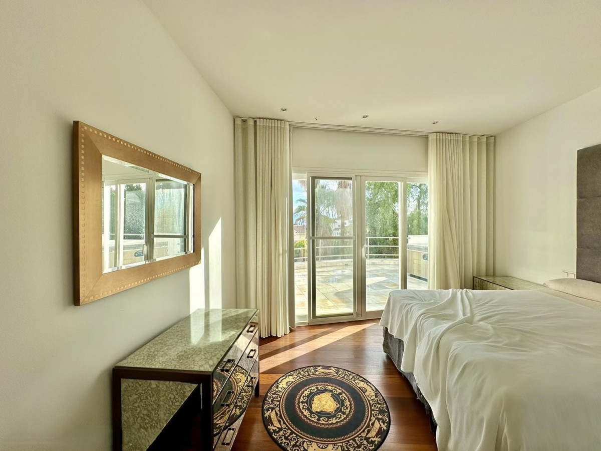 4 Bedroom Villa for Sale in Benahavís — 6