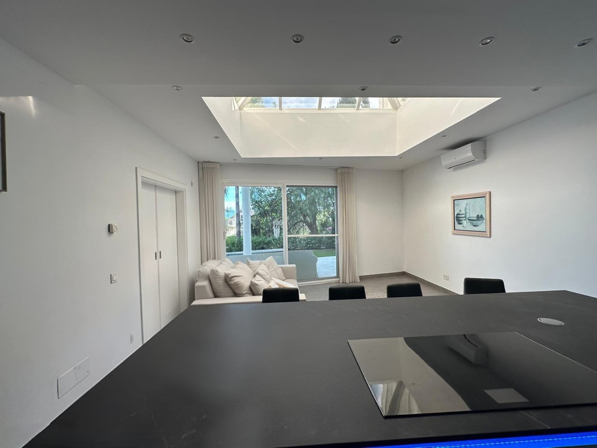 4 Bedroom Villa for Sale in Benahavís — 7