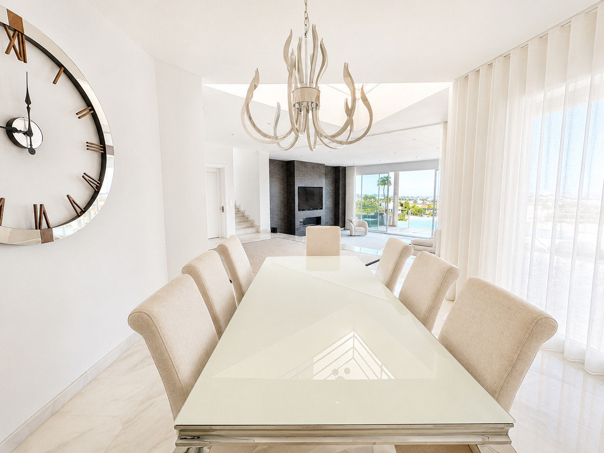 4 Bedroom Villa for Sale in Benahavís — 8