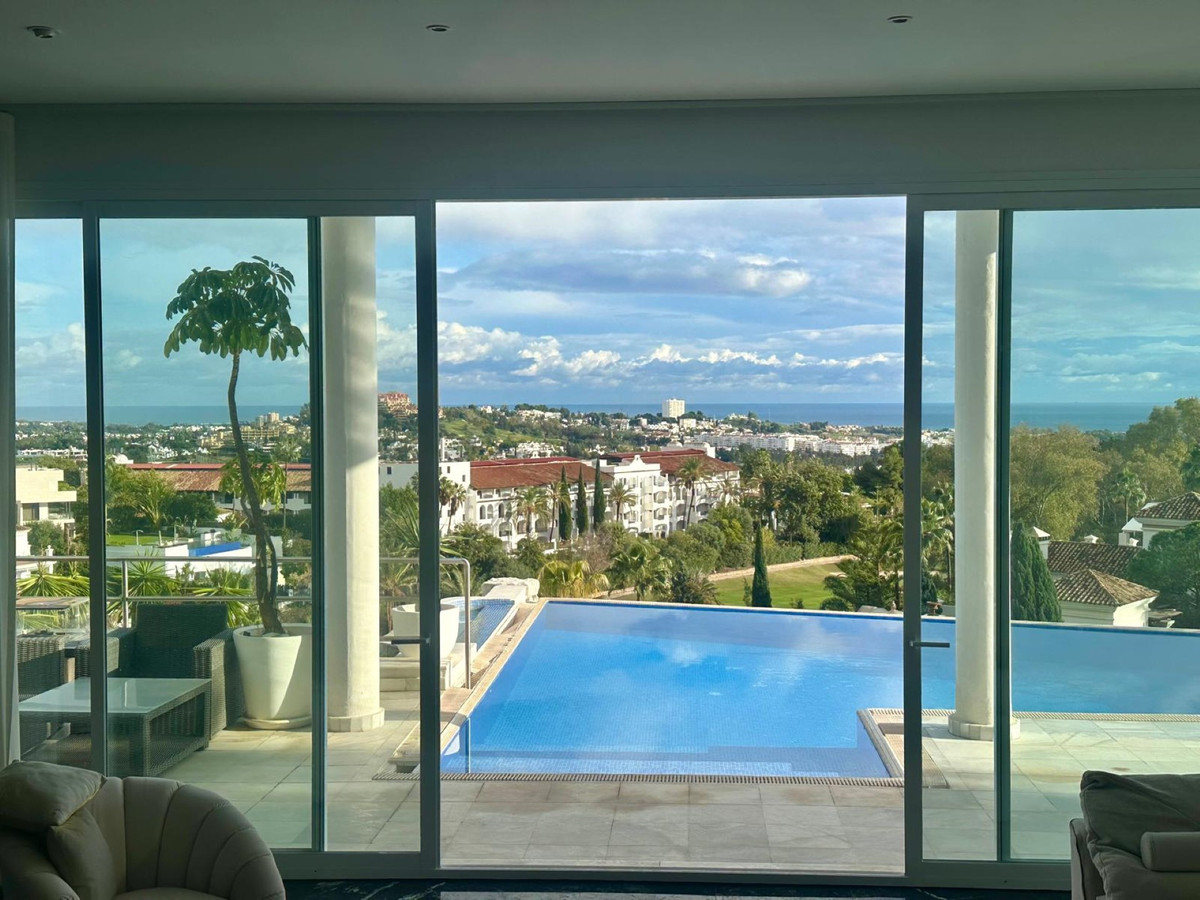 4 Bedroom Villa for Sale in Benahavís — view 10